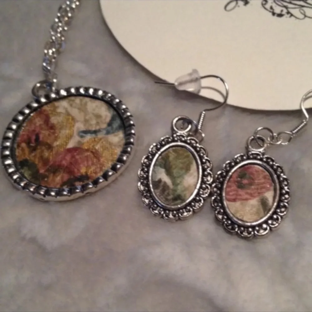NEW Rusty Canvas Vintage Wallpaper Necklace/Earrings